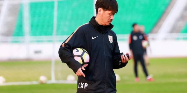 喜讯！海牛刚在12月22日官宣李霄鹏下课，他就选择去法甲深造被辟谣