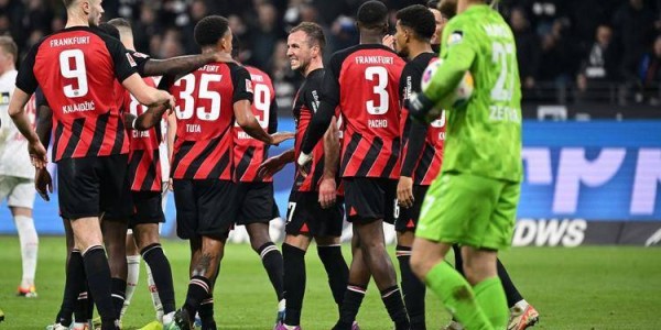 欧冠生死劫！法兰克福主场围猎利物浦：德甲猛兽撞残阵红军